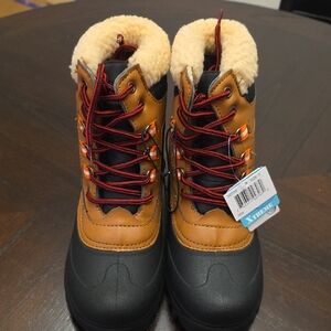 NWT Women's Brown and Black Winter Boots